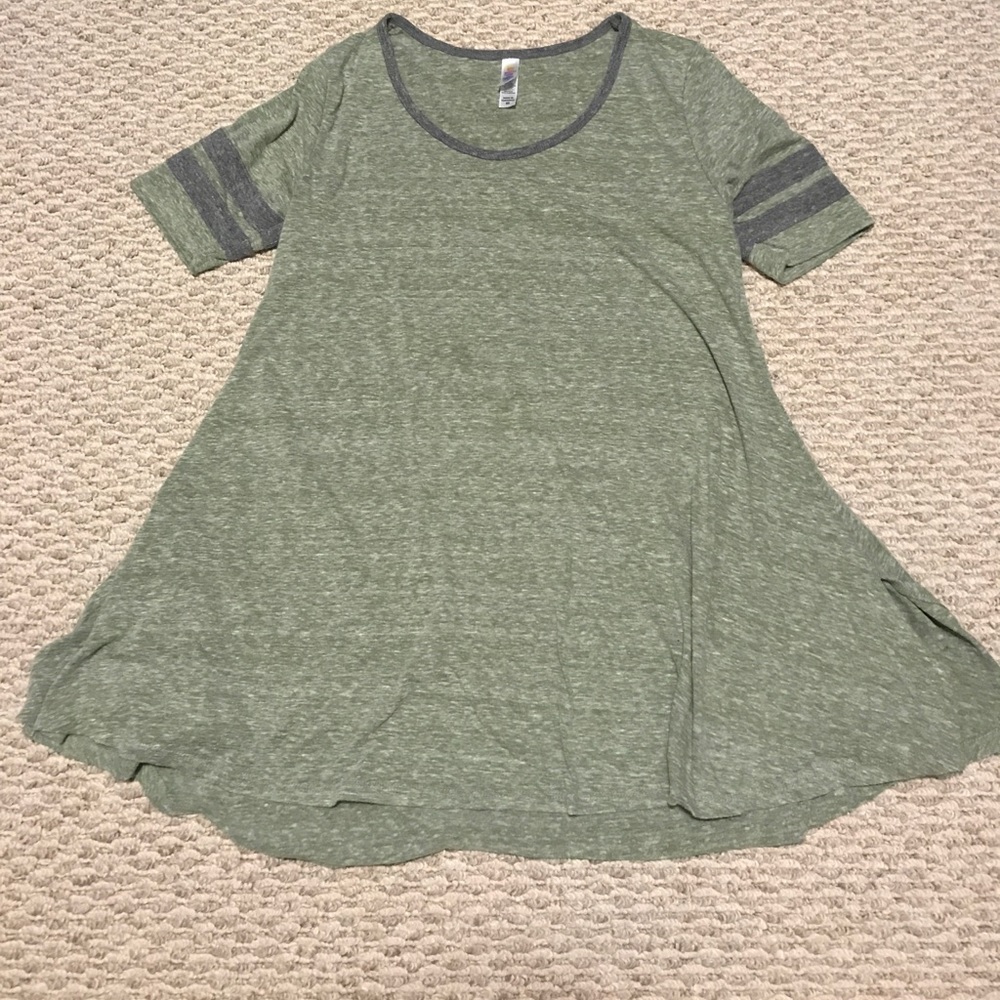 LuLaRoe sporty perfect t